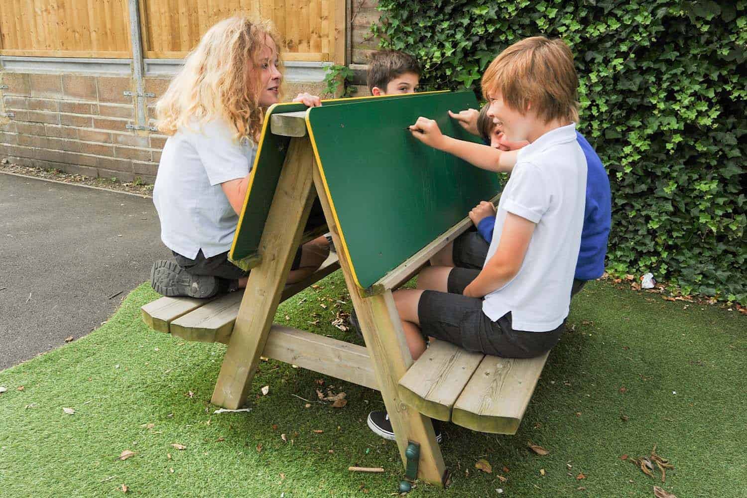 Easel Bench