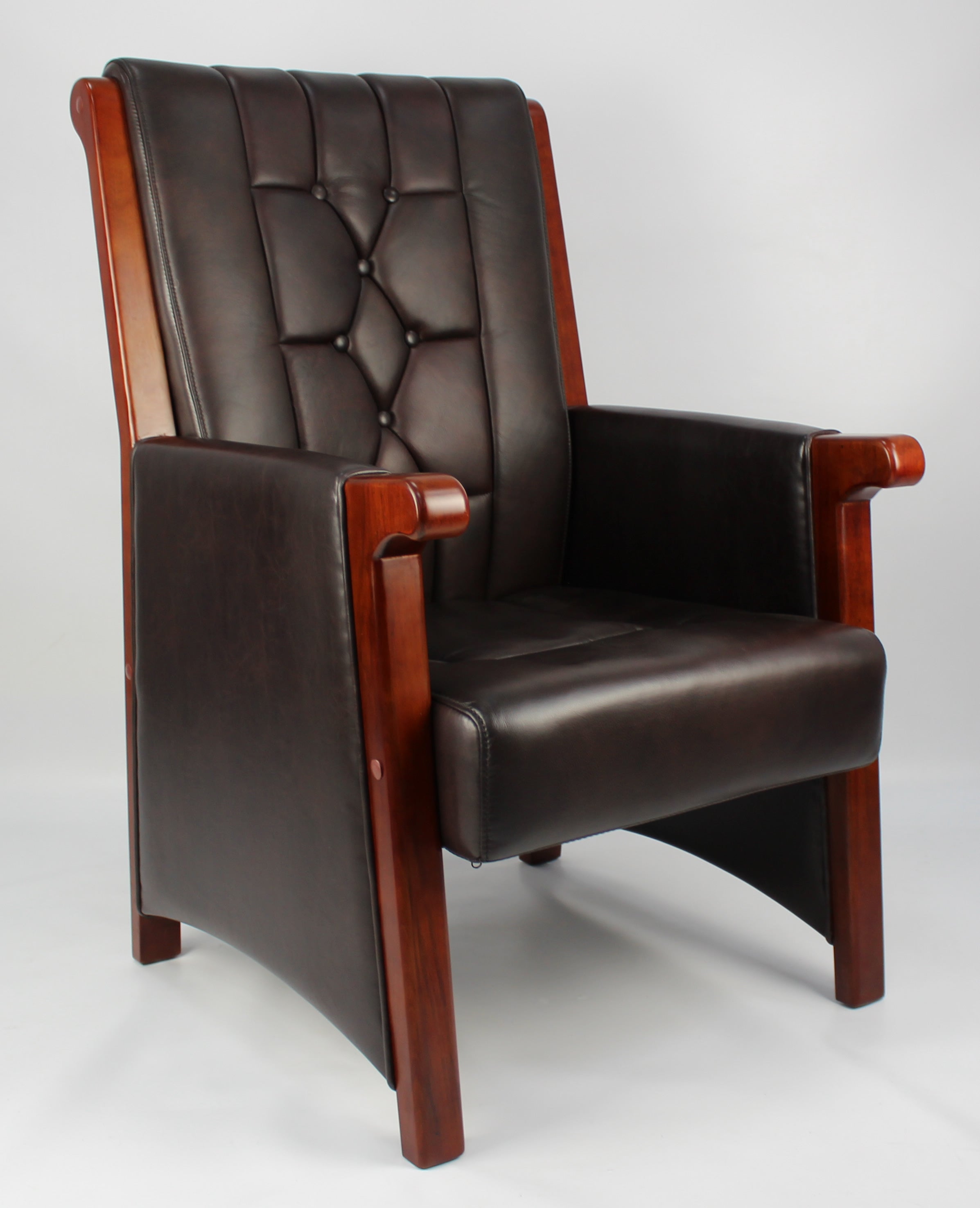 Specialising In Executive Brown Leather Meeting Chair with Wooden Frame - M004 North Yourkshire
