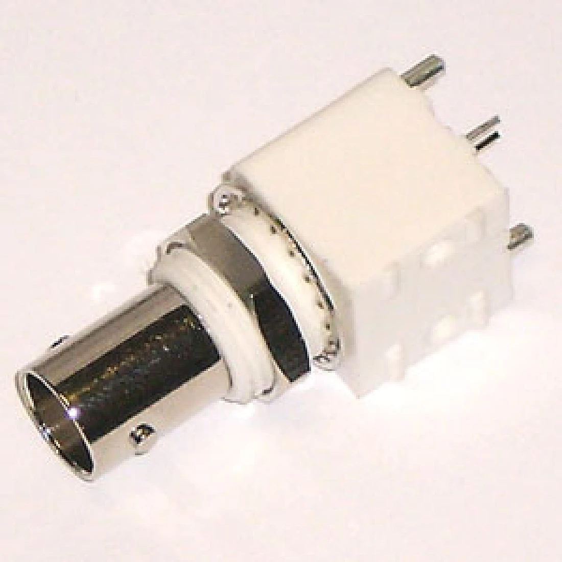 BNC PCB VERTICAL MOUNTING SOCKET INSULATED 75 Ohm WITH MOUNTING POSTS