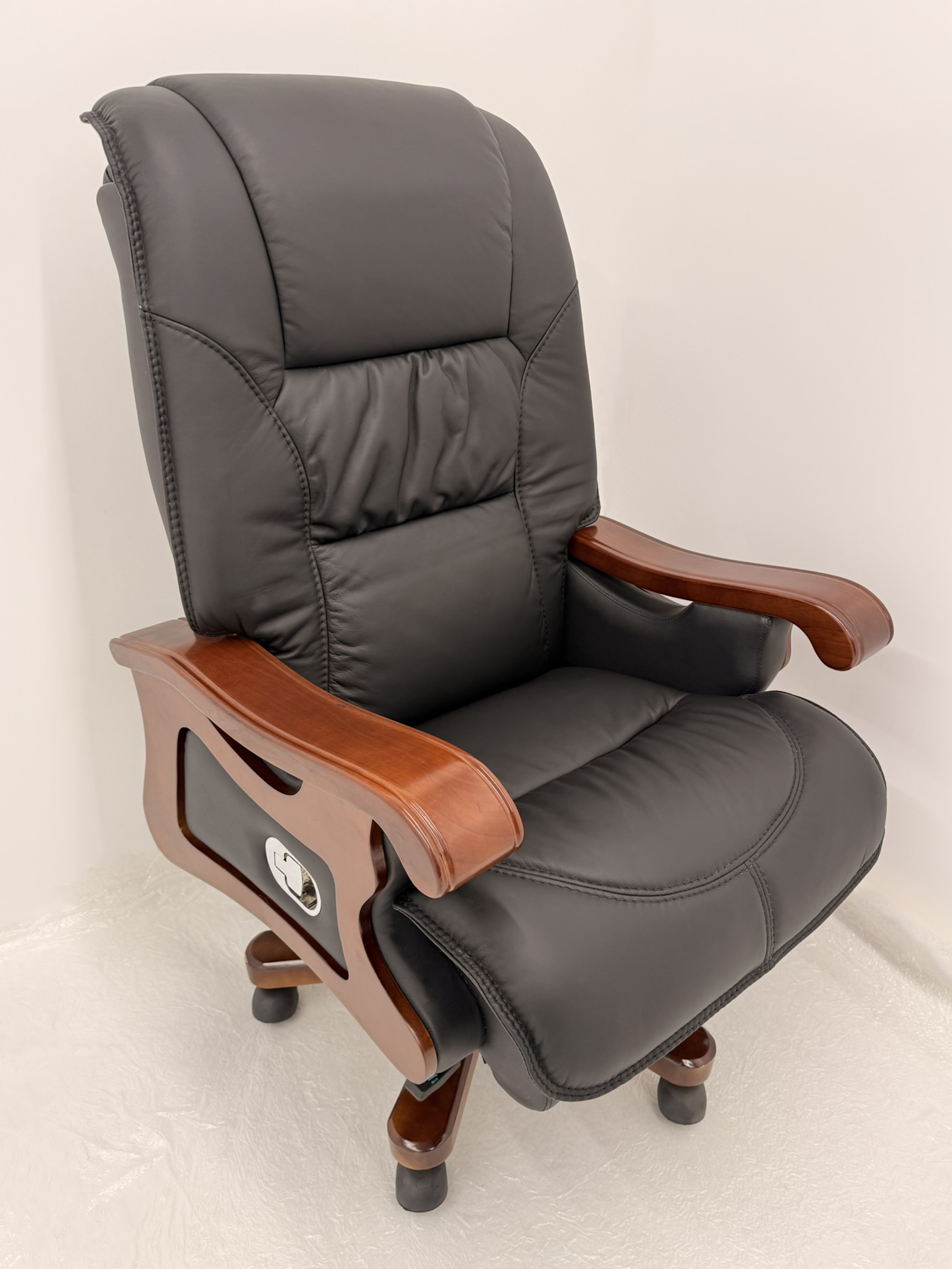 Providers Of Traditional High Back Black Genuine Leather with Walnut Veneered Arms - A766 UK