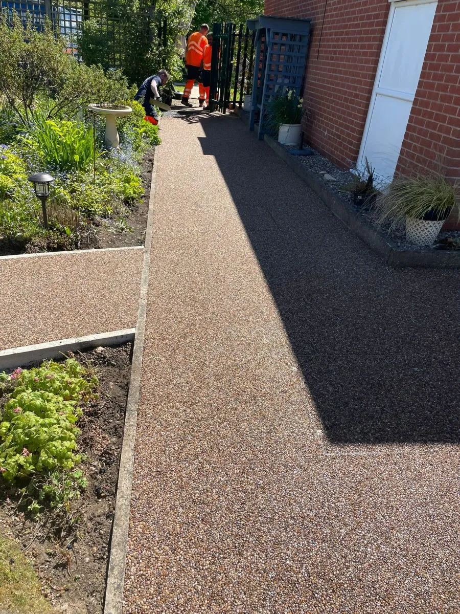 Benefits of resin bound paving for commercial spaces