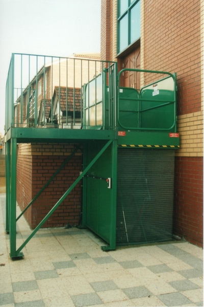 Bin lift or goods lifting platform