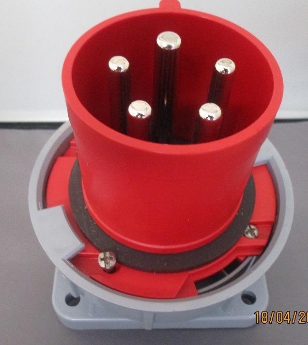 400V 63a 5 Pin Panel Plug IP67
[3635PP]