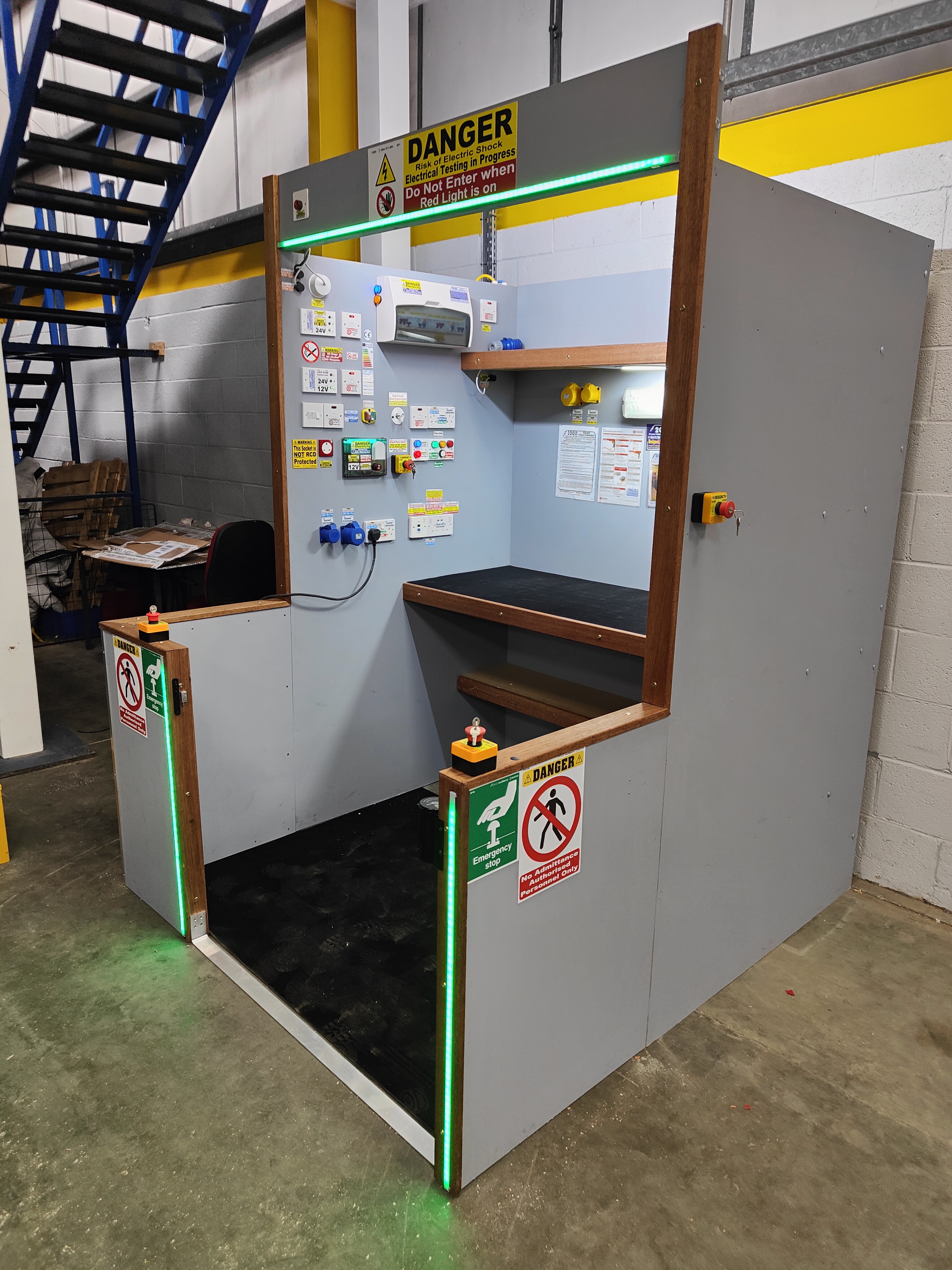 Electrical Test Bay 1.6 Metre Bench
[ELECT-TEST B]