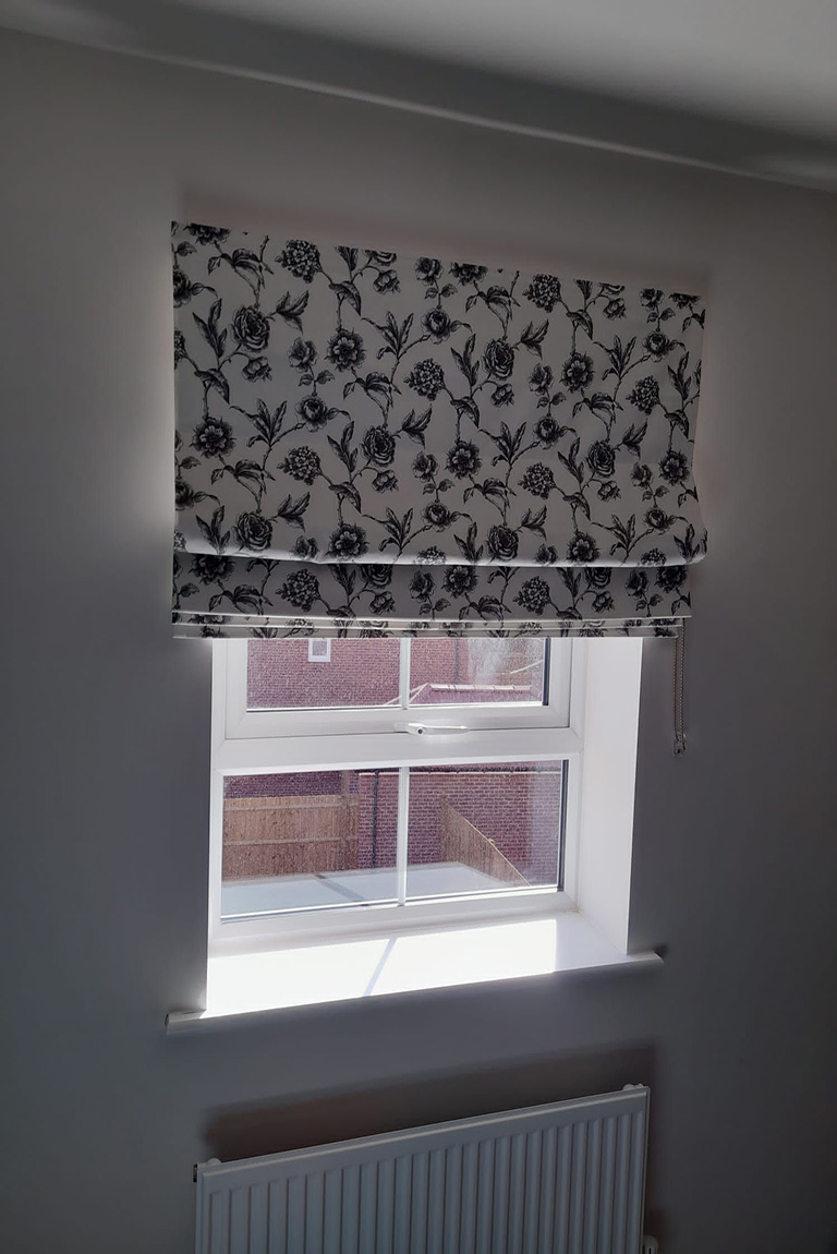 UK Specialists of Elegant Roman Blinds For Home Decor