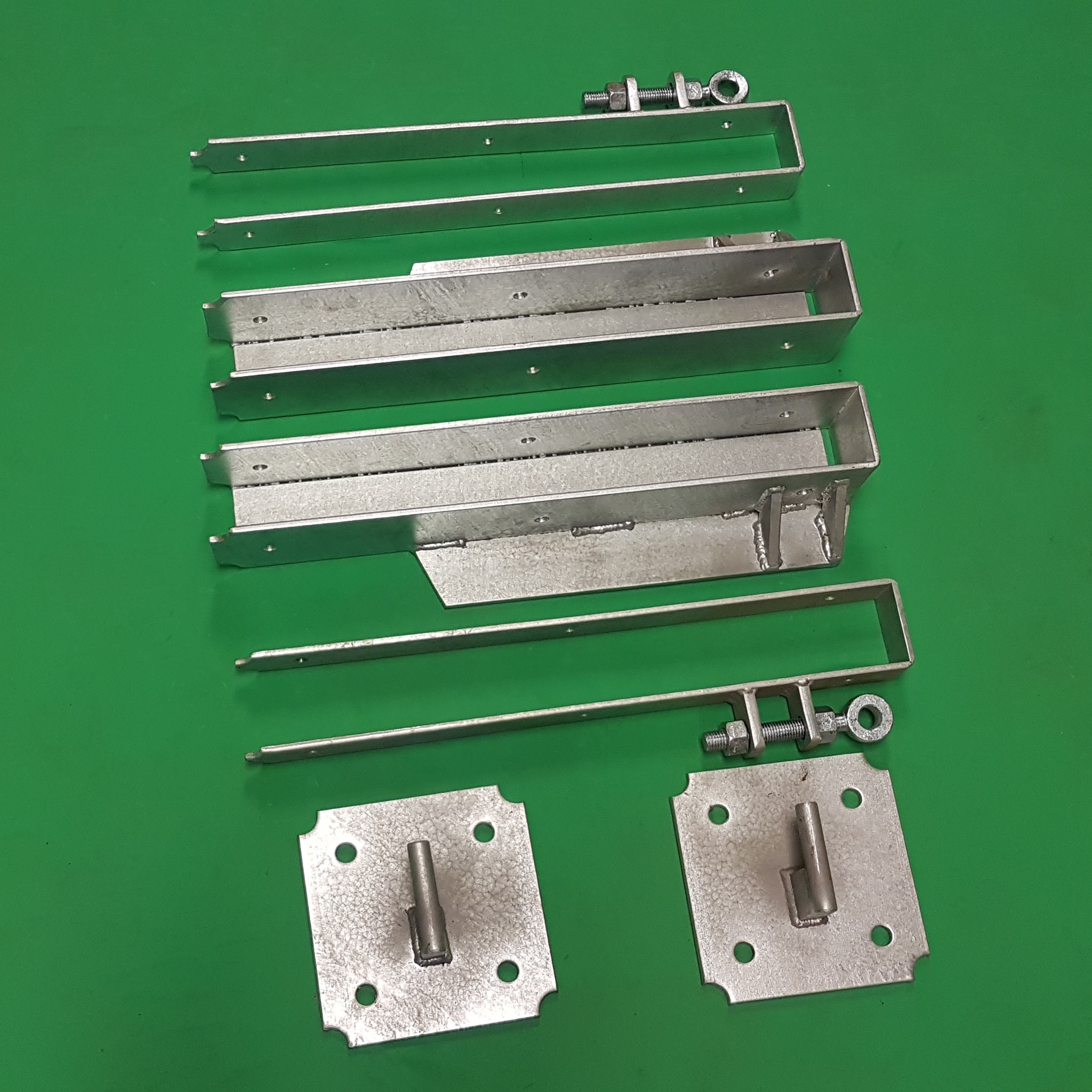 Offset Hinges, Shoes & Wall Plate Kit Pair Galvanised