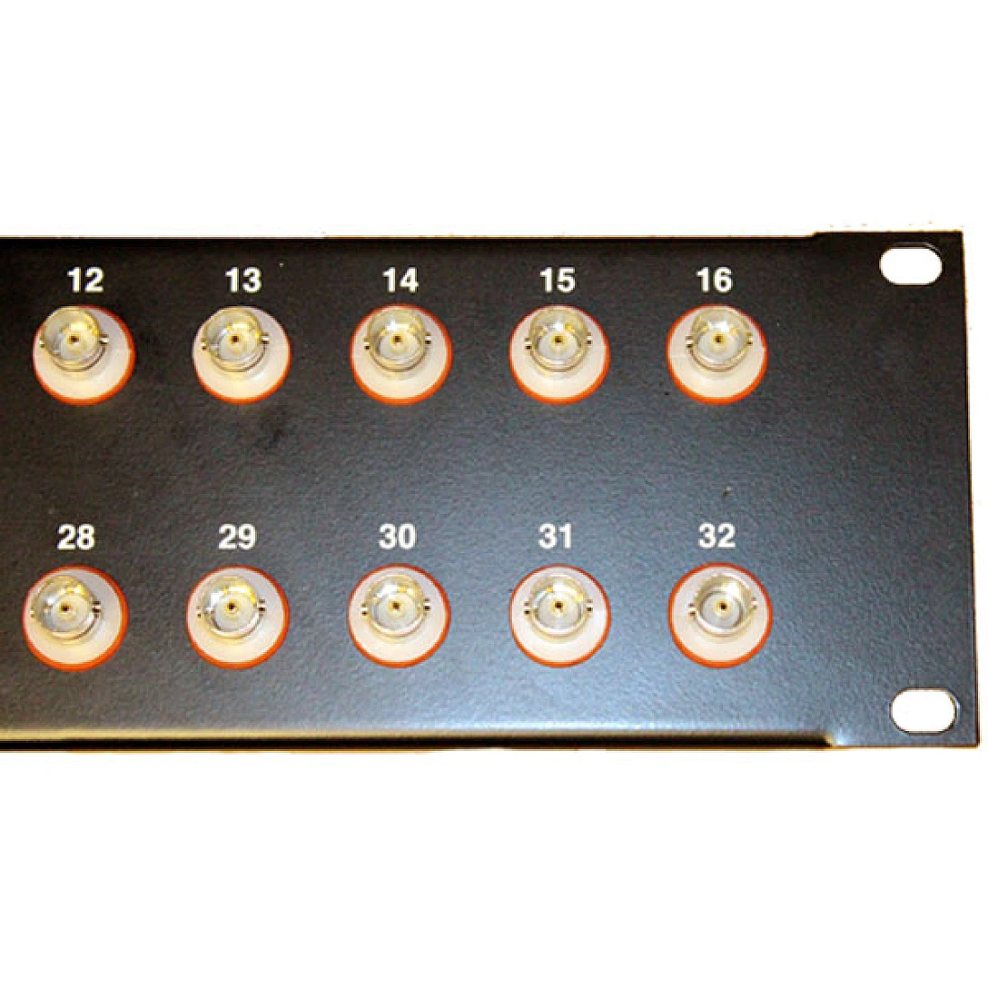 BNC PATCH PANEL 2U FULLY LOADED BNC INSULATED BULKHEAD 75 ohm 3G HD ADAPTOR 32 PORT