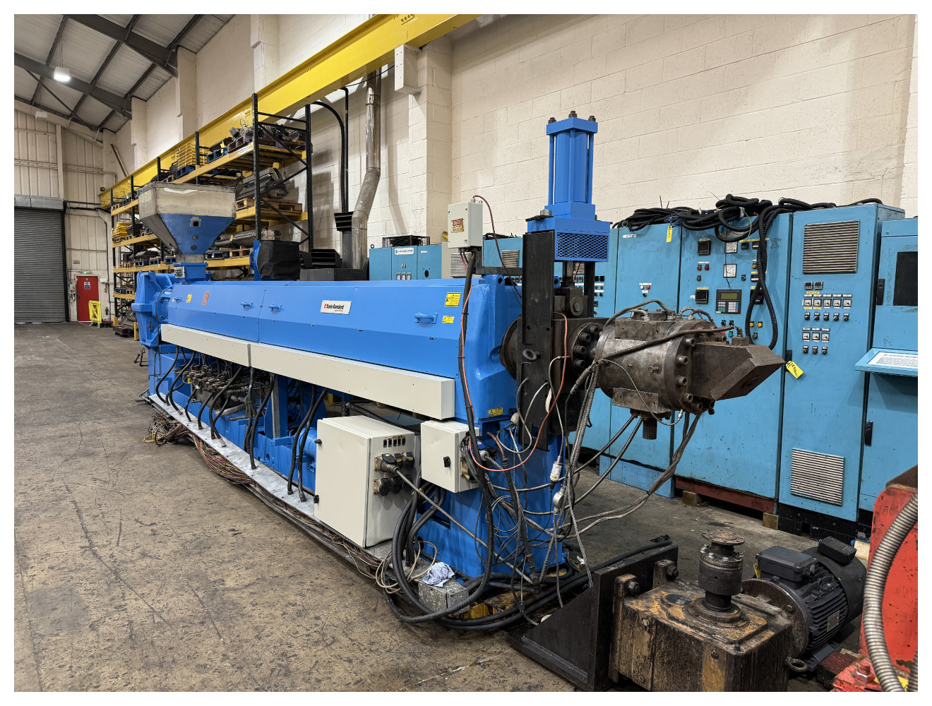 150mm Davis Standard single screw extruder model 60IN60TPIH. Double vented, water cooled. 42D, 375kw dc motor,90/90 22kw gear pump. 102 RPM screw 1996