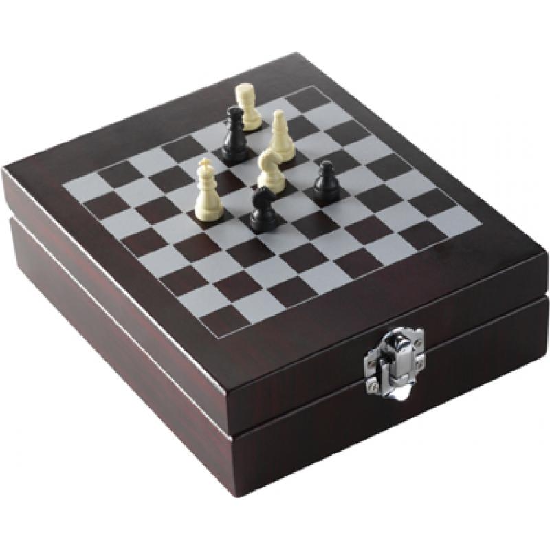 Wine set with chess-game