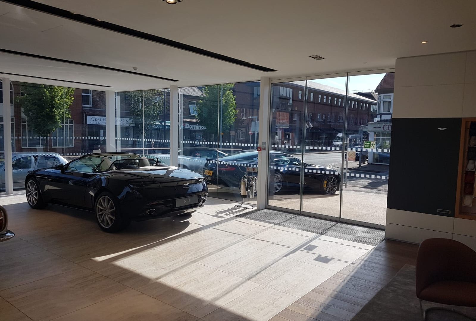 Seamless Glass Windows For Car Showrooms