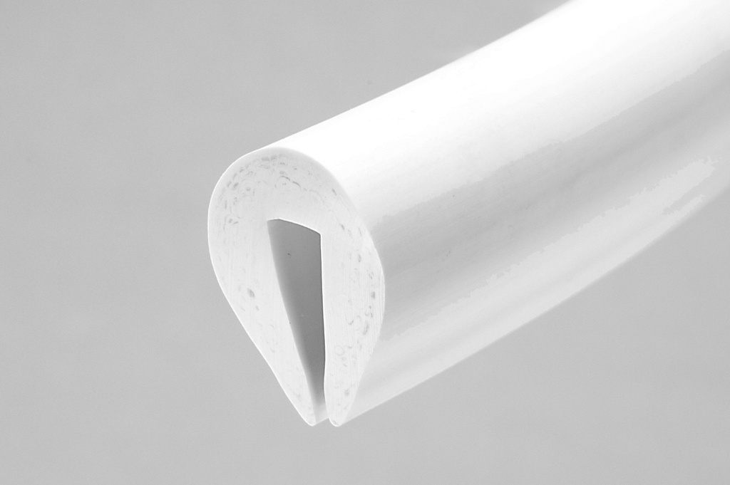 White PVC U Fender - 19mm x 25mm x 6mm Panel Gap 