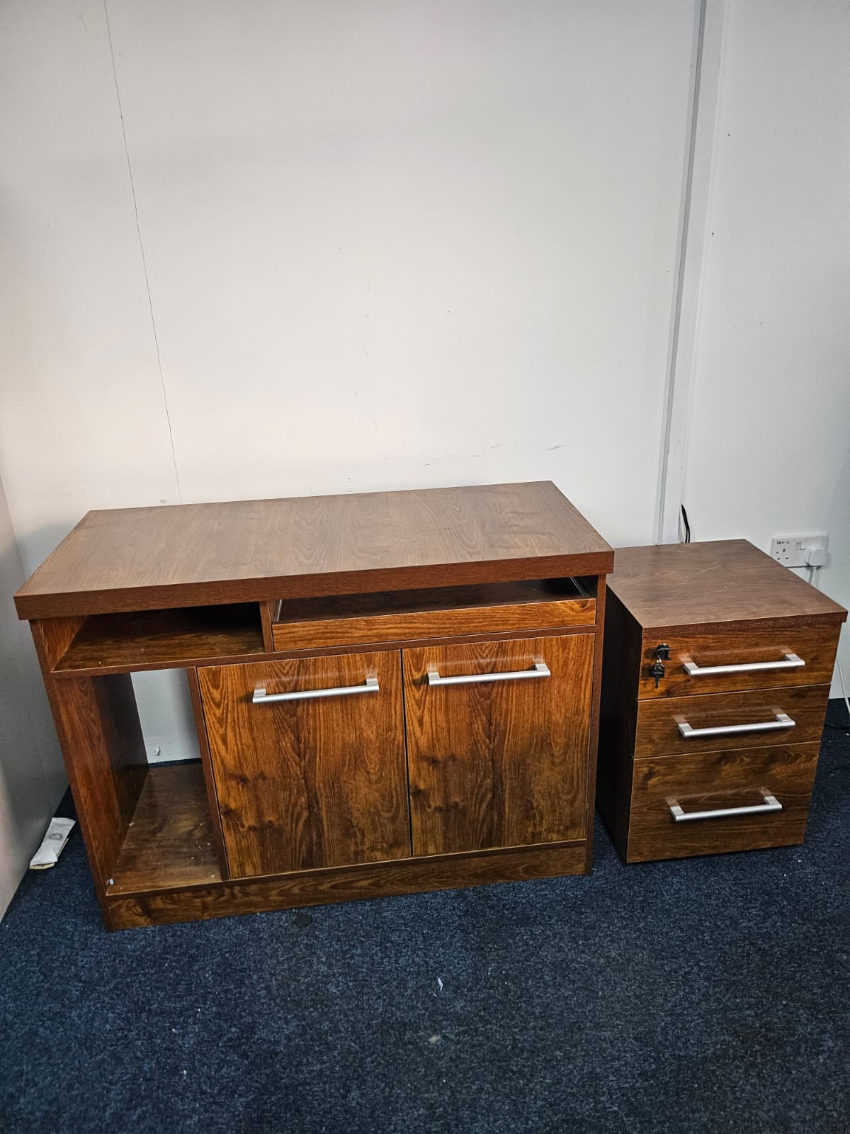 Providers Of EX SHOWROOM - Dark Oak Mobile Pedestal and Desk High Return - KW-DO-P+R Near Me