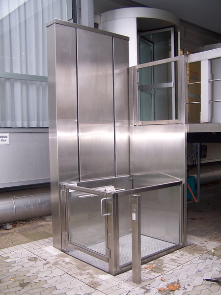 Outdoor stainless steel access lift