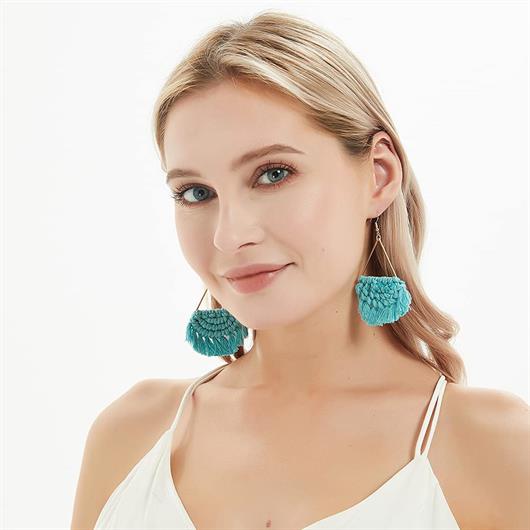 What earrings to wear for a holiday