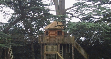High-End Bespoke Wooden Treehouse Supplier 