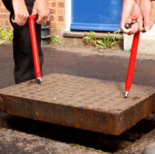 Steel Manhole Cover Lifter Manufacturers 