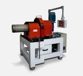 Stationary pipe cutting and bevelling machine 