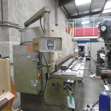 Used Hydraulic Parallel Guided Guillotine With Metric Keyboard Controlled Power 