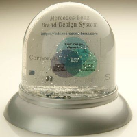 GRAND ROUND SNOW GLOBE SHAKER SNOW DOME SHAKER PAPERWEIGHT.