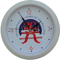 ROUND PLASTIC WALL CLOCK in White.