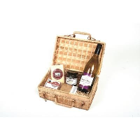 SHEEP'S CHEESE & WINE HAMPER.