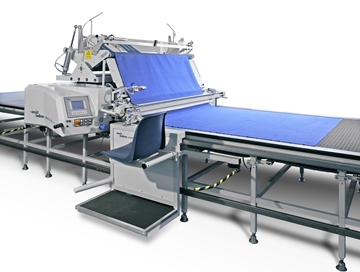 Cloth laying machine