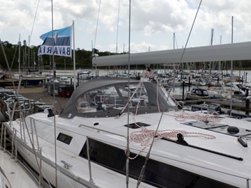 Supplies Of Sunbrella Sprayhoods For Yachts In All Weather Conditions