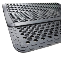 Rubber Matting For Use In Wet Working Conditions