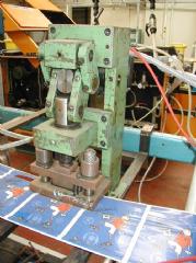 Knuckle type heavy duty carrier bag punch unit.