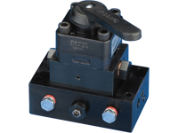 VM43L, Pump Mounted Directional Control Valve, Manual, 4-way, 3-position, Tandem Center, Locking