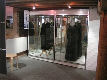 Costume Display Cabinets For Museums