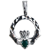 Silver 20x15mm diamond cut Claddagh set with Green Agate Pendant
