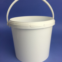 WHITE 5.6 LITRE ROUND BUCKET C/W PLASTIC HANDLE & TAMPER EVIDENT NECK