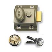 KM2652 YALE 723 Non-Deadlocking Traditional Nightlatch