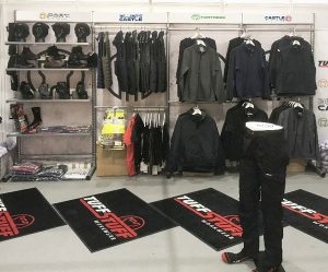 Freestanding Clothing Display Units For Pop-Up Shows