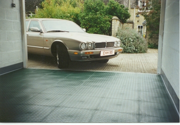 Attractive Garage Flooring Tiles For The Retail Industry