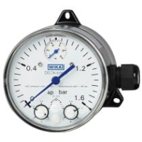 Differential pressure gauge with micro switches