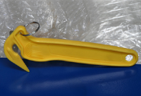Baling Tape Safety Knife For Distribution Depots With Restricted Ceiling Height