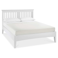 Hampstead Modern Style White Painted 150cm King Size Bedstead With Slatted Headboard