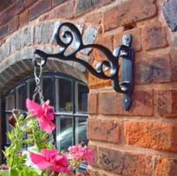 Scroll Cast Iron Hanging Basket Bracket