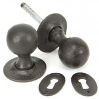 Blacksmith Beeswax Round Knob Set