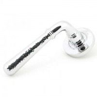 Hammered Newbury Lever on Round Rose Set - Polished Chrome