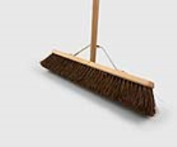 INDUSTRIAL MEDIUM 610MM PLATFORM BROOM FITTED WITH HANDLE AND STAY