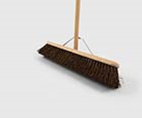 INDUSTRIAL MEDIUM 610MM PLATFORM BROOM FITTED WITH HANDLE AND STAY