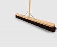 TRADE MEDIUM 914MM PLATFORM BROOM FITTED WITH HANDLE