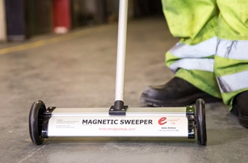 Distributor of Handheld Magnetic Sweeper Brooms
