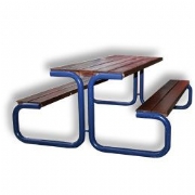 FalcoRubo picnic table