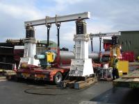 Linked hydraulic ram jacking systems