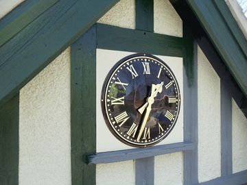 Traditional style dial design Clocks