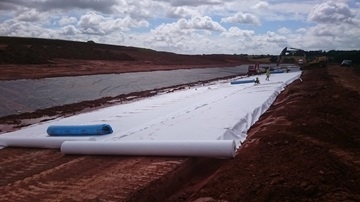 GORDON LOW  Geotextile  pond liner underlay - 250/260gsm and 150/180gsm